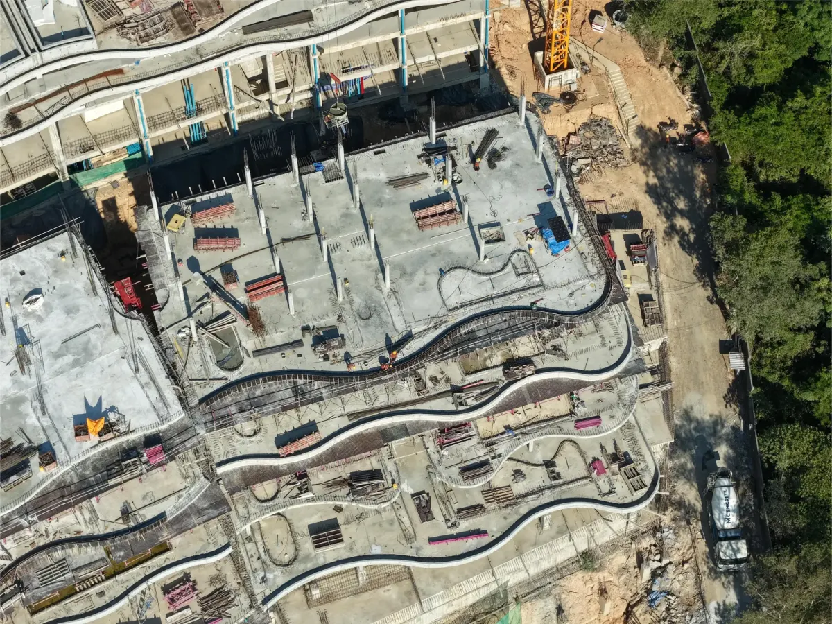 Photo: 10. Installation of vertical structures on the 5th floor of building A2.1 continues 18bd18fb26. Landscape image 5856x4394. Readable t Photo: 10. Installation of vertical structures on the 5th floor of building A2.1 continues 18bd18fb26. Landscape image 5856x4394. Readable t